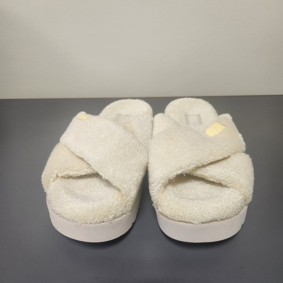 UGG Fuzz Sugar Terry Cross Slides Banana Pudding Sz 7. Excellent Condition - Picture 5 of 11
